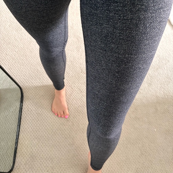 Lulu Lemon Legging and half zip set. - Picture 4 of 4